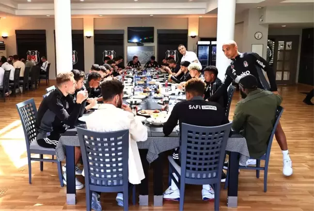 Beşiktaş Yönetimi, Teknik Ekiple Fenerbahçe Maçı Öncesi Bir Araya Geldi