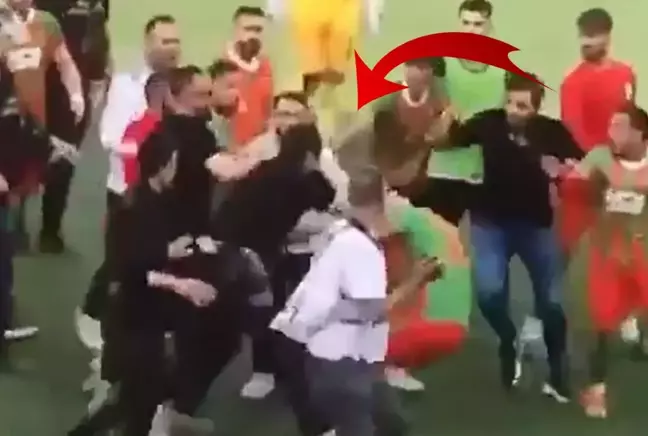 Amatör Lig maçında saha karıştı, polis futbolcuya kafa attı! Soruşturma açıldı