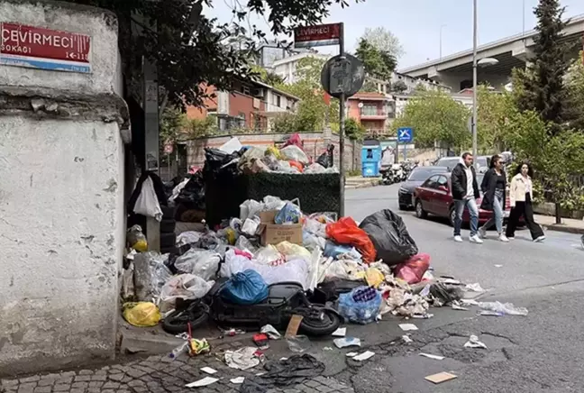 Maaş krizi çözülemedi, Beşiktaş'ta çöp dağları oluştu