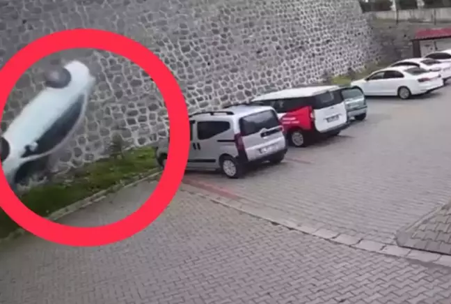 Ordu'da istinat duvarından site bahçesine düşen otomobilin sürücüsü öldü