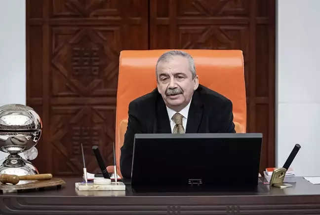 Sırrı Süreyye Önder renkli kişiliğiyle biliniyordu