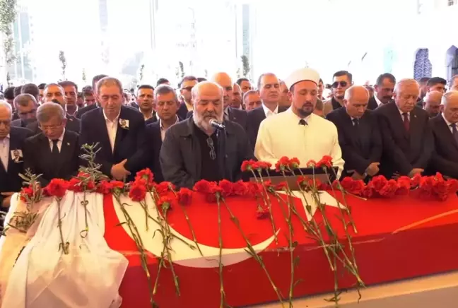 Önder'in cenaze namazını vasiyeti üzerine İhsan Eliaçık kıldırdı