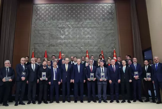 Medya ödülleri sahiplerini buldu! Cumhurbaşkanı Erdoğan'dan Türkiye Basın Federasyonuna teşekkür