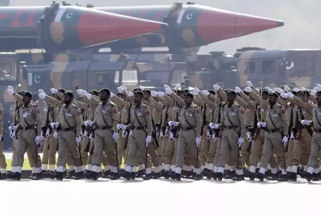 Pakistan, Hindistan'ın saldırıları sonrası orduya
