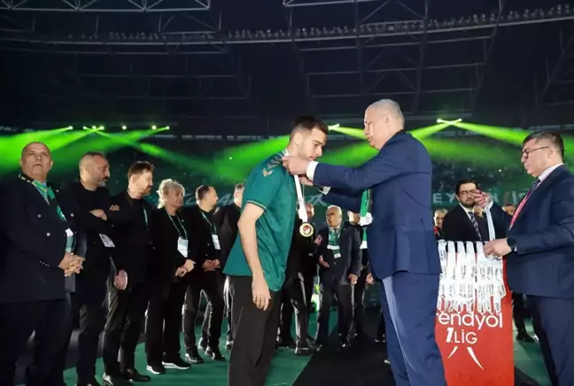 Şampiyonluk töreninde İbrahim Hacıosmanoğlu'na soğuk duş