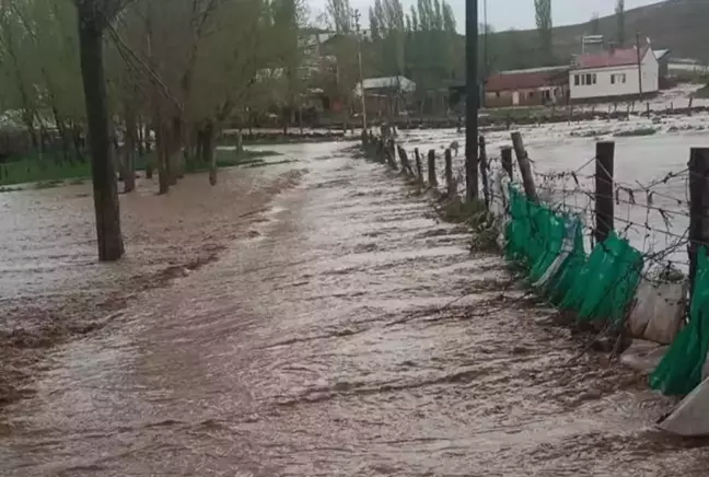 Sivas'ta sel felaketi! İki köyde hasar oluştu