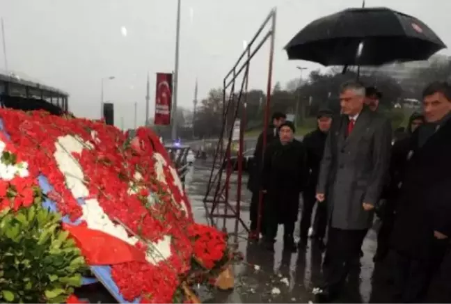 Kosova Cumhurbaşkanı Şehitler Tepesi'ni Ziyaret Etti