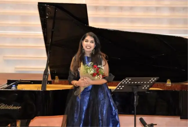 Avustralya'da Yaşayan Türk Opera Sanatçısından Savaş Karşıtı Şarkılar