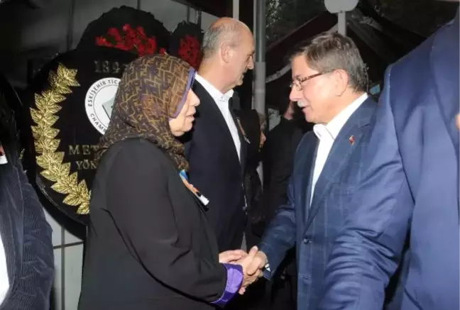 AK Parti'li Günay'ın Annesi Eskişehir'de Toprağa Verildi