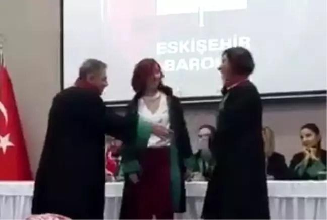Eskişehir Barosu'nda El Sıkma Tartışması