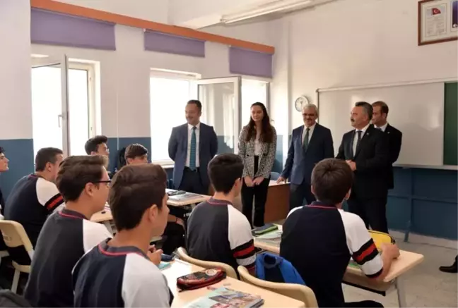 Vali Şentürk'ün lise ziyaretleri