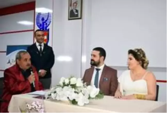 Belediye başkanı oğlunun nikahını kendisi kıldı