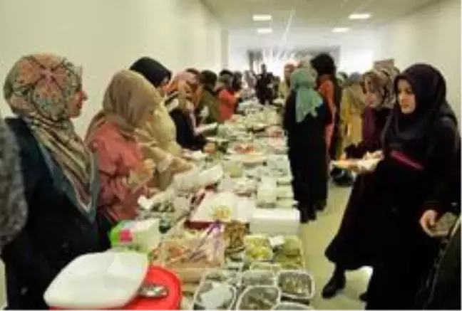 Öğrencilerden depremzedelere yardım kermesi