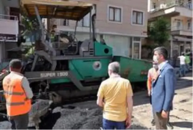 Başkan Gökhan Yüksel, devam eden asfalt çalışmalarını inceledi