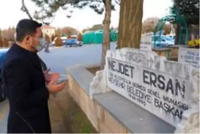 Başkan Rasim Arı; eski belediye başkanlarından Nejdet Ersan'ın kabrini ziyaret etti