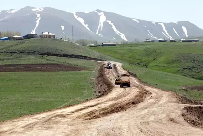 Van Büyükşehir Belediyesi Genel Sekreteri Çelikel Gürpınar'da yatırımları inceledi