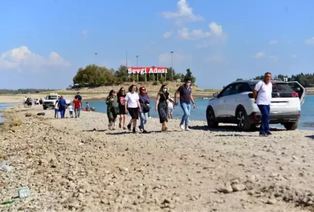 SULAR ÇEKİLİNCE SEVGİ ADASI'NA YÜRÜDÜLER