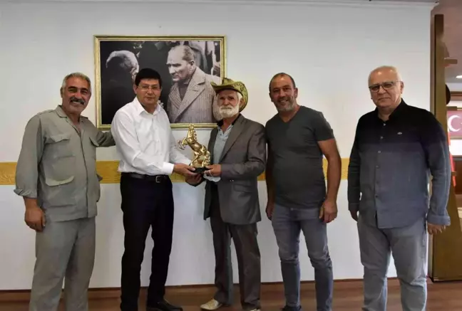 Başkan Özcan Türkiye Şampiyonu Çamdeviren'i tebrik etti