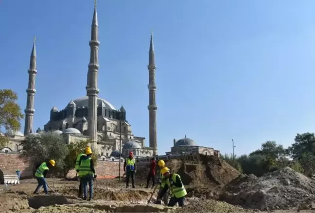 Son dakika haber | SELİMİYE CAMİİ'NİN ÇEVRE DÜZENLEMESİNDE ROMA DÖNEMİNE AİT AİLE MEZARI BULUNDU