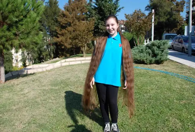 Rapunzel Pelin'in saçları boyunu aştı