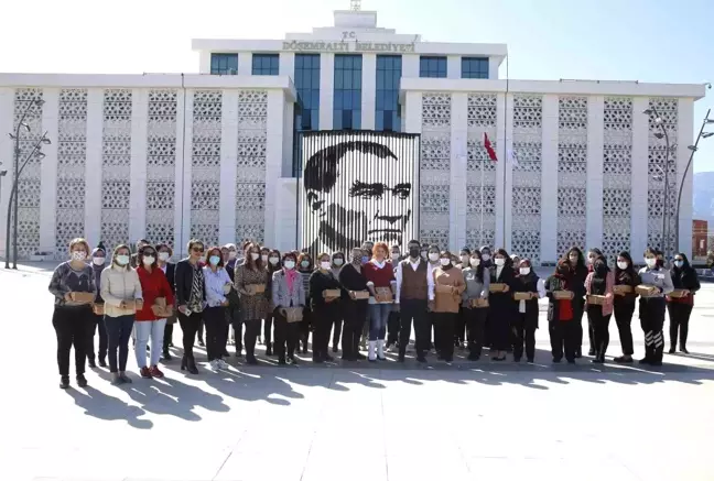 Döşemealtı Belediyesi kadın personellerine 8 Mart izni