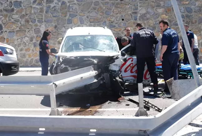 Maltepe'de bariyerlere çarpan aracın sürücüsü ağır yaralandı