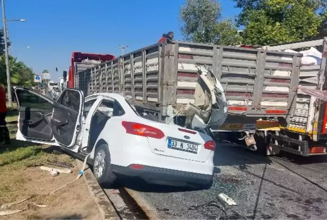 Mersin'de otomobil tıra arkadan çarptı: 4 ölü