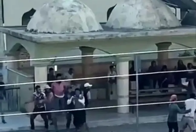 Son dakika gündem: Fethiye'de sokakta kavga eden 6 yabancı uyruklu şahıs sınır dışı edildi