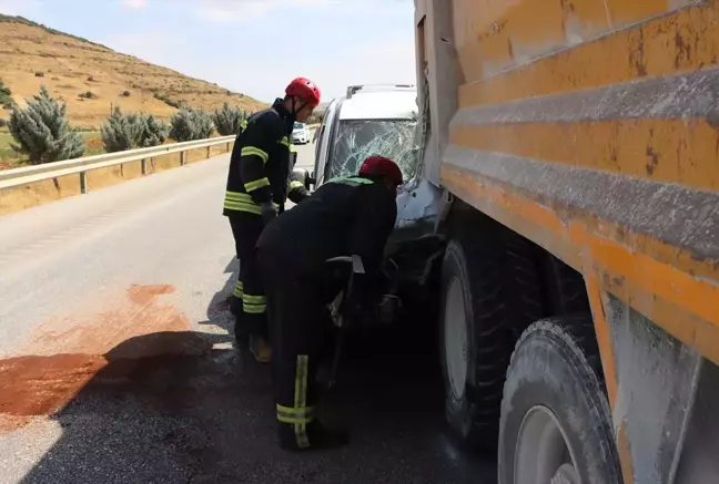 Manisa'da trafik kazası: 4'ü çocuk 7 kişi yaralandı