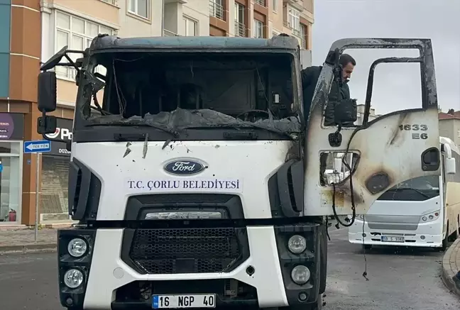 Çorlu'da çöp kamyonunda çıkan yangın söndürüldü