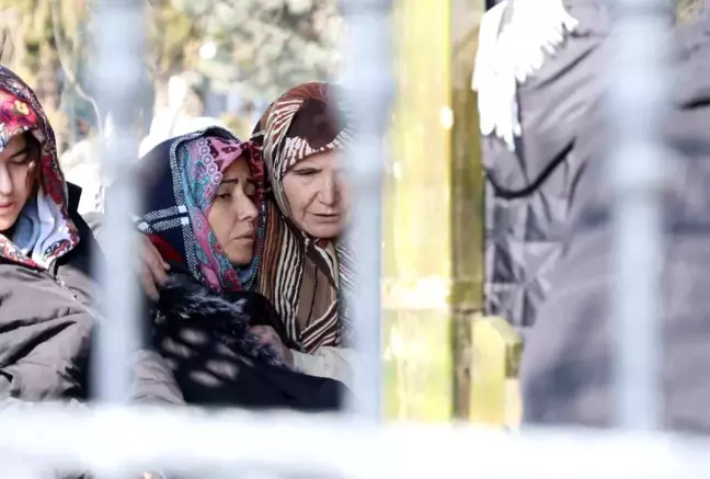 Konya'da Böcek İlacı Nedeniyle Hayatını Kaybeden Çocuk Son Yolculuğuna Uğurlandı