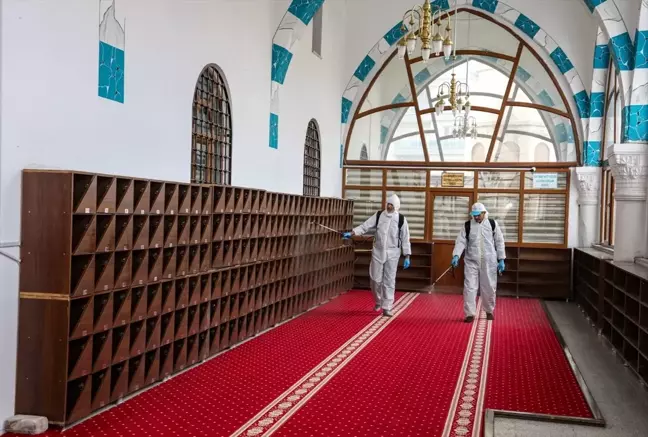 Van Büyükşehir Belediyesi Ramazan Öncesi Camilere Temizlik Yaptı