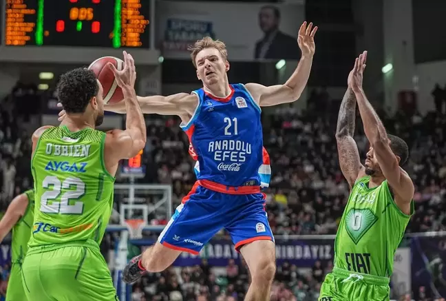 TOFAŞ, Anadolu Efes'i 77-70 Yenerek Namağlup Liderliğini Sürdürüyor