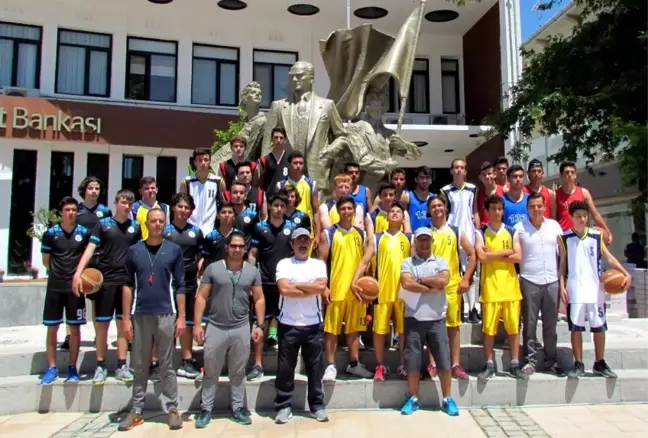 Çeşme'de Sokak Basketbolu Turnuvası