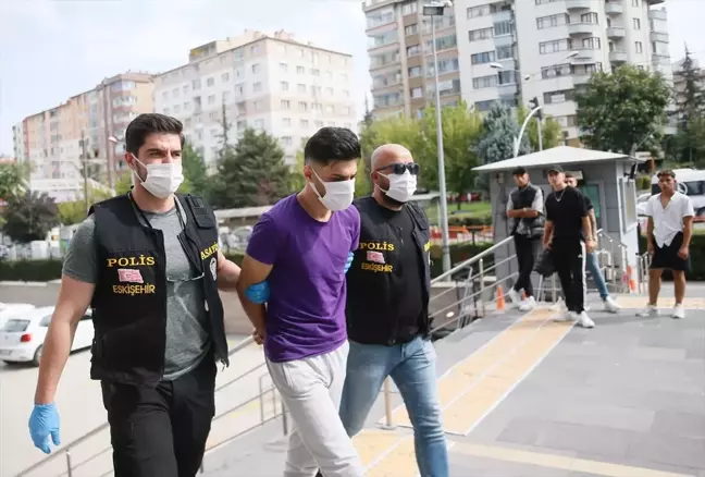 Eskişehir'de kavga sırasında arkadaşını bıçakla öldürdüğü iddiasıyla gözaltına alınan zanlı tutuklandı