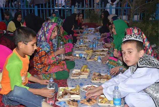 Tika Afganistan'da 500 Yetime İftar Verdi