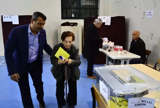 80'lik Nine ve Dedeler Sandık Başında