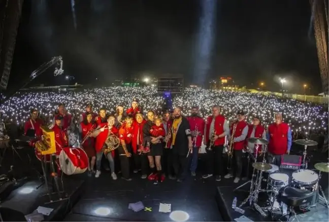 Bando Eses ve Dünyaca Ünlü Kadebostany Grubu Aynı Sahnede