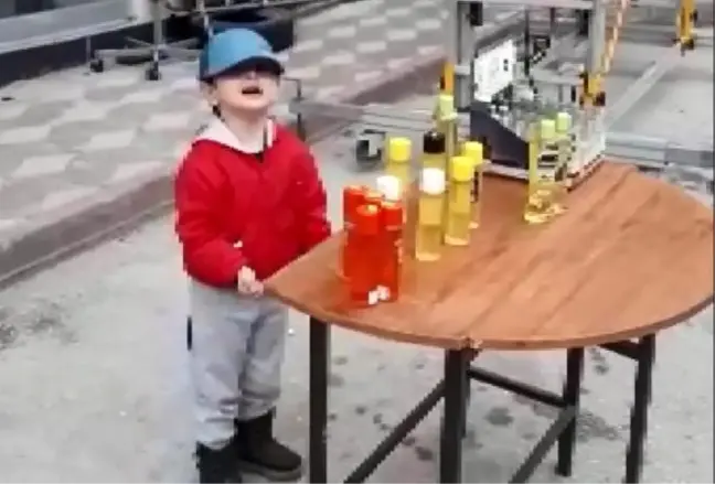 Minik Turan'dan müşterilere uyarı: Kolonyalarımızı alın, her tarafta virüs var
