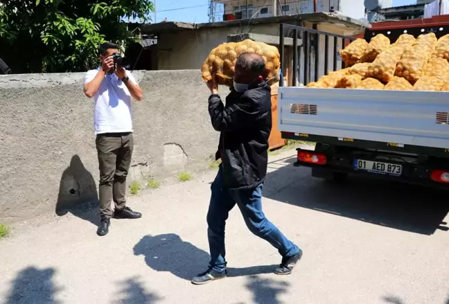 Adana'da ihtiyaç sahiplerine patatesler dağıtılmaya başlandı