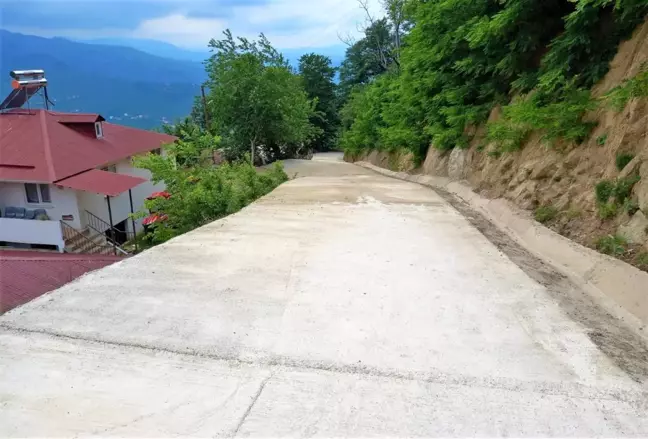Altınordu'da beton yol çalışmaları sürüyor