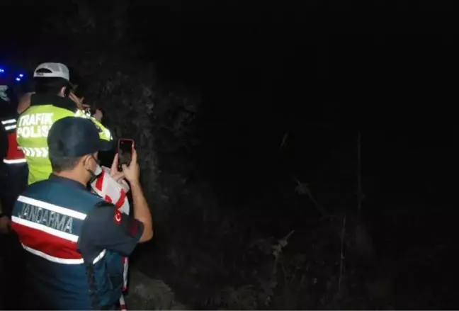 Bartın'da kaza yapan otomobil yandı; 1 ölü, 2 yaralı