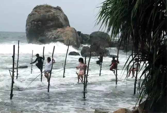 Sri Lanka'da ilginç balık tutma yöntemi