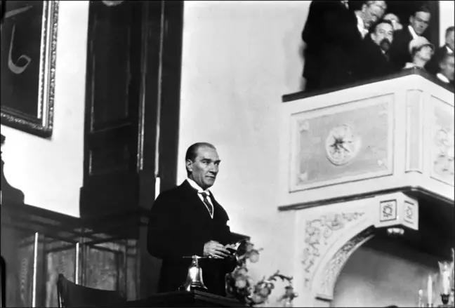 İngiliz gizli belgelerinde Ekim 1923 (2): 'Türk halkı bu sabah bir Cumhuriyet'e uyandı'