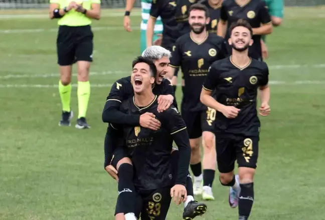 Nilüfer Belediye FSK, Bölgesel Amatör Lig 3. Grup'ta 8'de 8 yaparak liderliğini sürdürdü