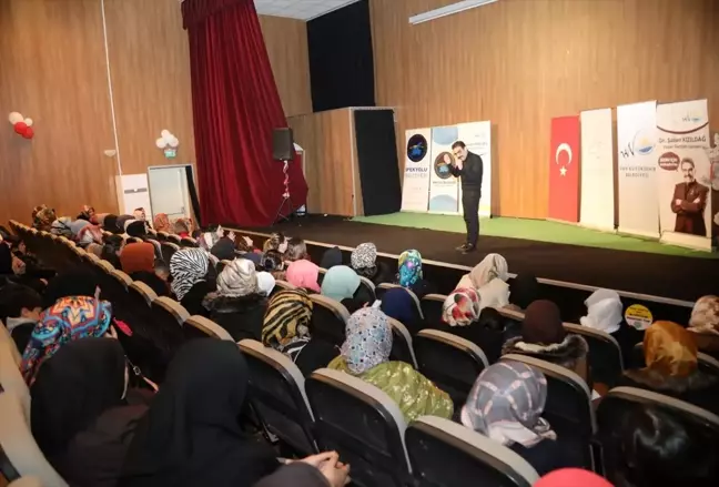 Van'da Aile İçi İletişimde Kadının Rolü Konulu Söyleşi Programı Düzenlendi