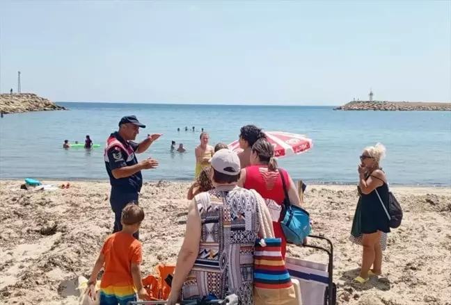 Edirne'de jandarma ekipleri sahillerdeki tatilcileri bilgilendirdi