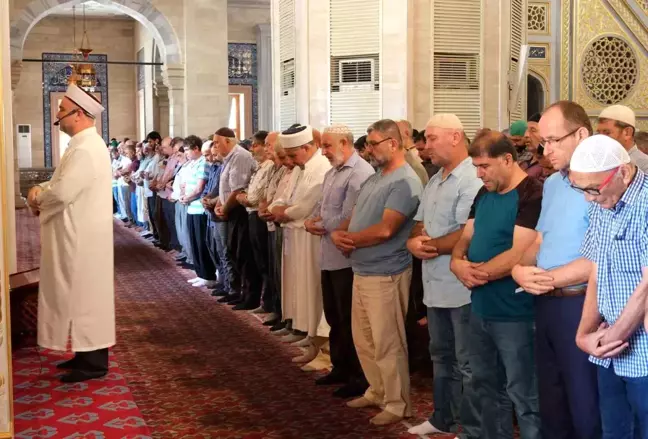 Adana'da İsmail Haniye için gıyabi cenaze namazı kılındı