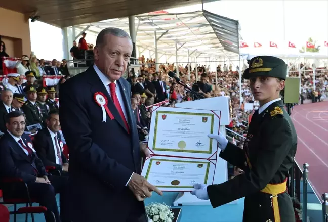 Cumhurbaşkanı Erdoğan, Karabağ şehitlerinin aileleriyle buluştu