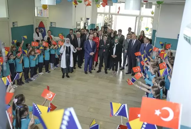 Milli Eğitim Bakanı Yusuf Tekin, Saraybosna'daki Türkiye Maarif Vakfı Okullarını Ziyaret Etti